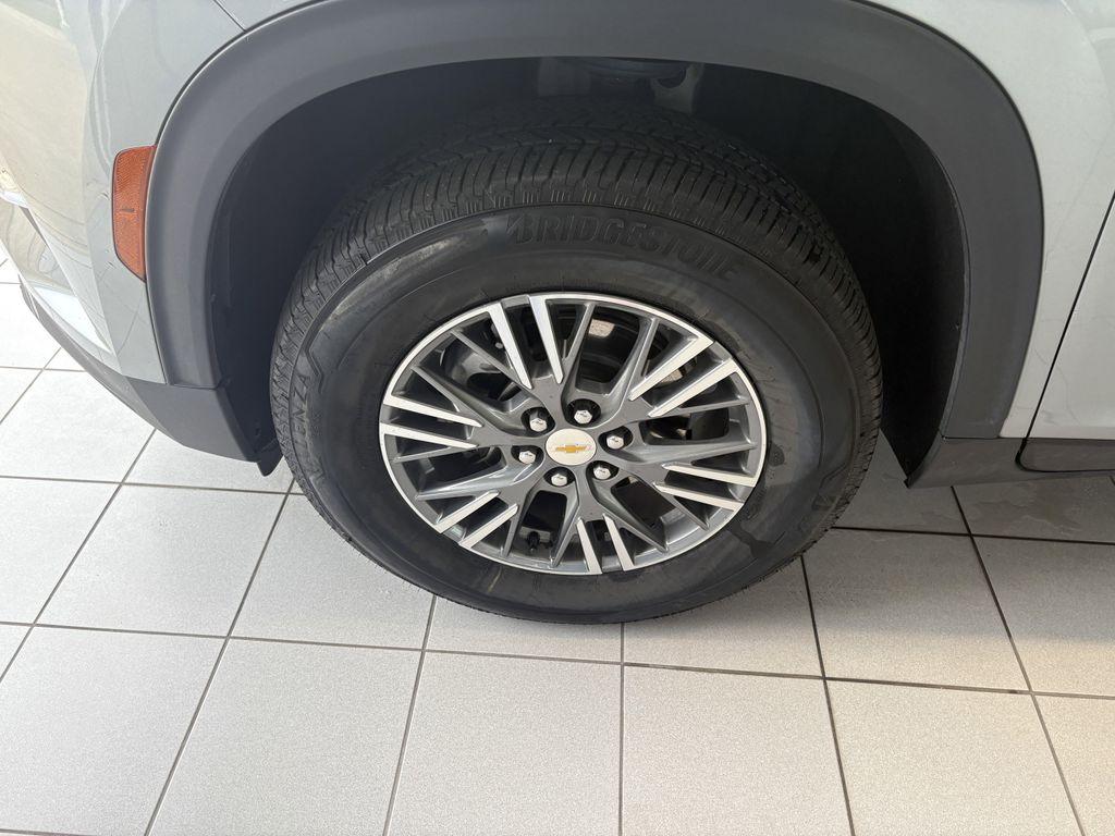 used 2025 Chevrolet Traverse car, priced at $36,988
