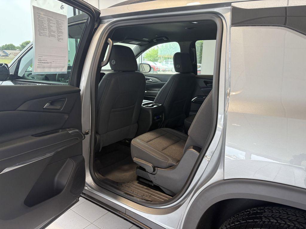 used 2025 Chevrolet Traverse car, priced at $36,988