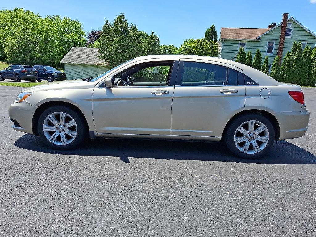 used 2013 Chrysler 200 car