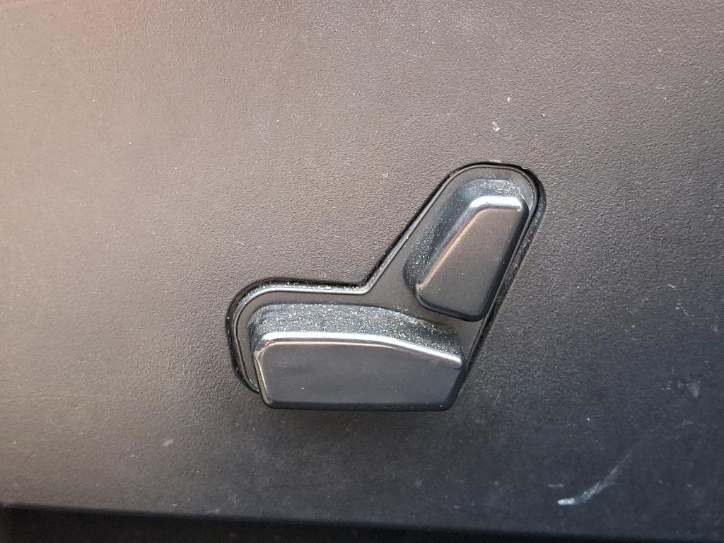 used 2013 Chrysler 200 car
