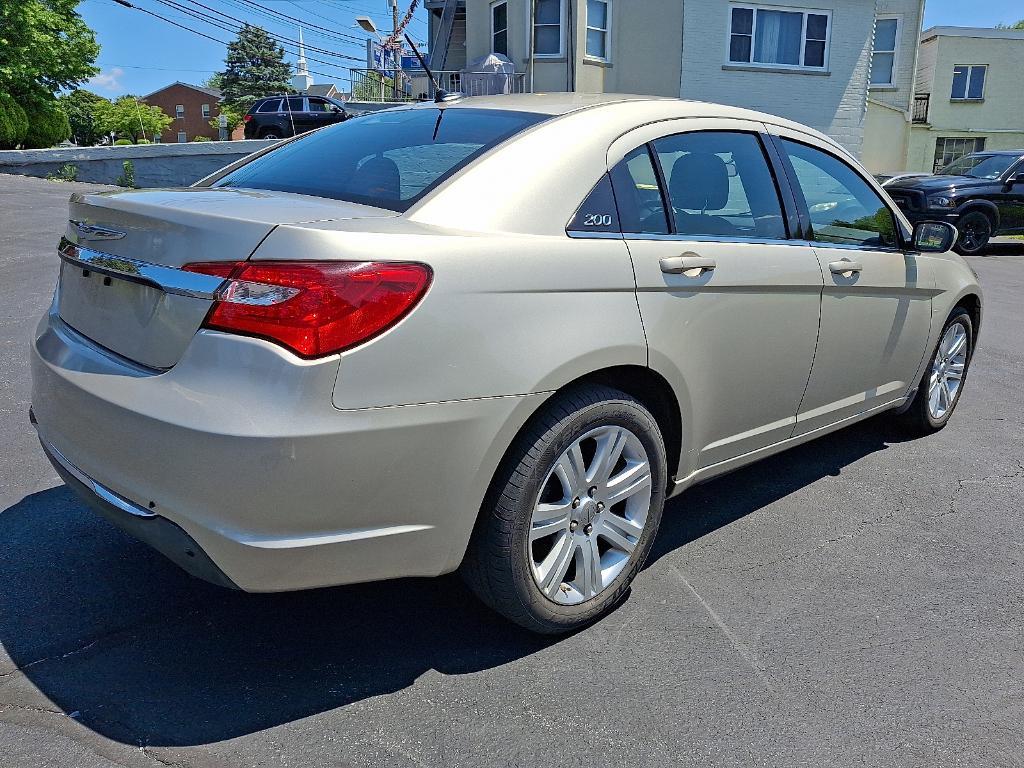 used 2013 Chrysler 200 car