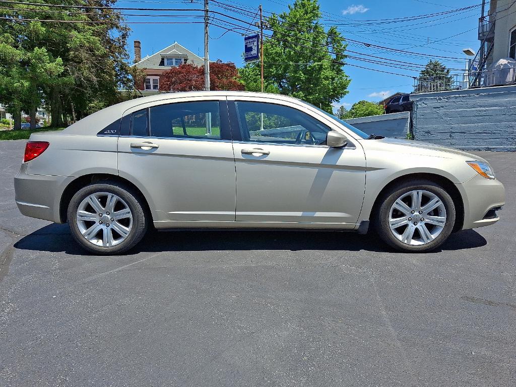 used 2013 Chrysler 200 car