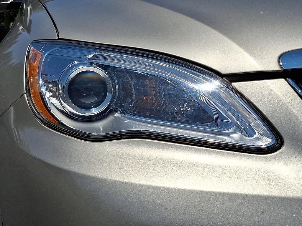 used 2013 Chrysler 200 car
