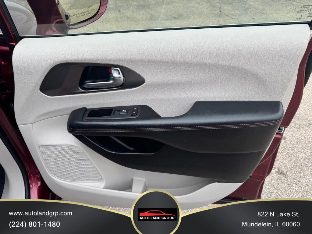 used 2020 Chrysler Pacifica car, priced at $16,995
