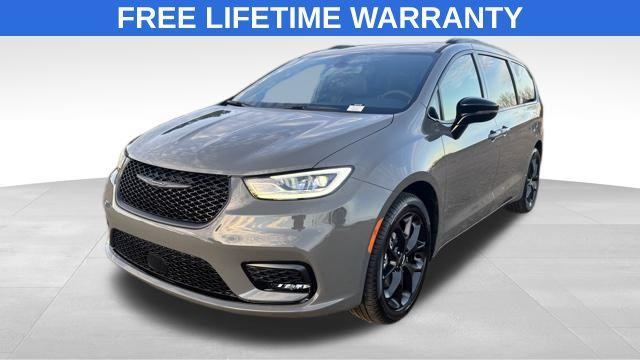 new 2025 Chrysler Pacifica car, priced at $51,085