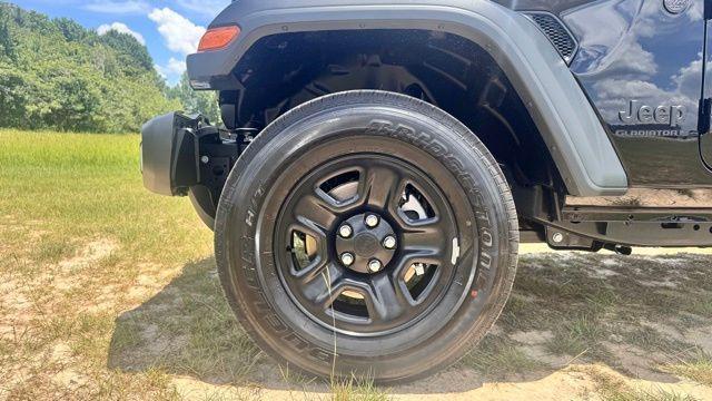 new 2025 Jeep Gladiator car, priced at $36,737