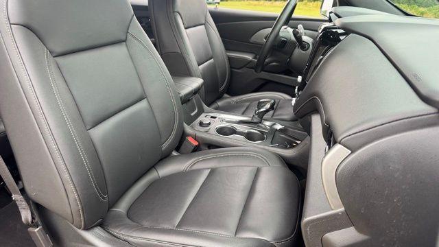 used 2023 Chevrolet Traverse car, priced at $34,211
