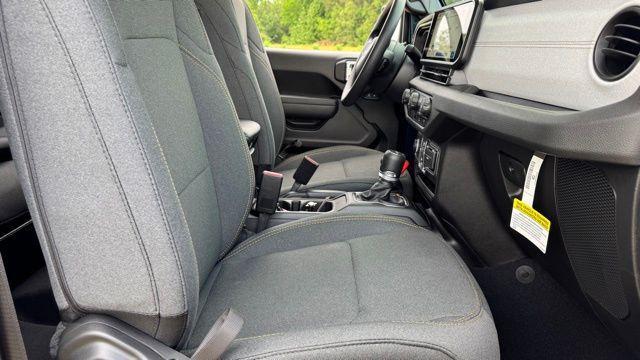 new 2025 Jeep Gladiator car, priced at $40,835