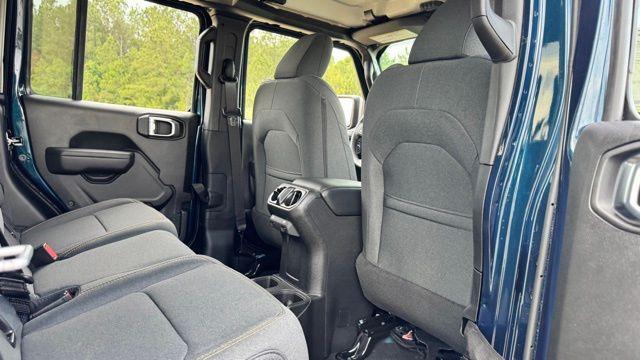 new 2025 Jeep Gladiator car, priced at $40,835