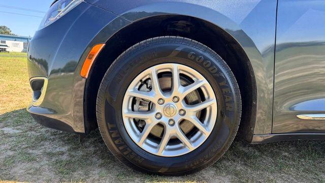 used 2020 Chrysler Pacifica car, priced at $17,211