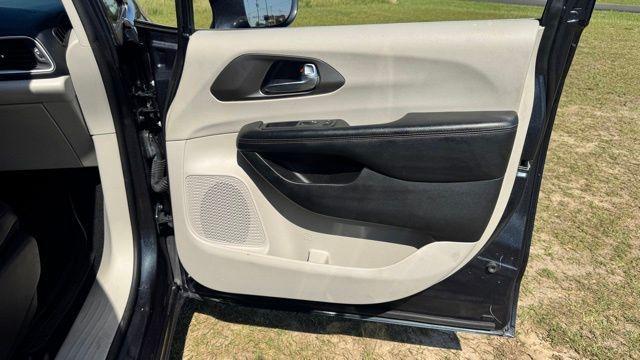 used 2020 Chrysler Pacifica car, priced at $17,211