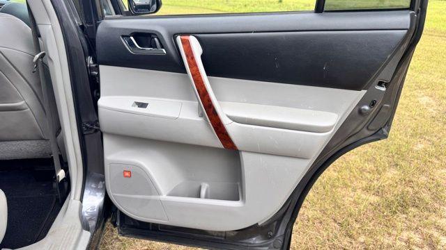 used 2012 Toyota Highlander car, priced at $7,499