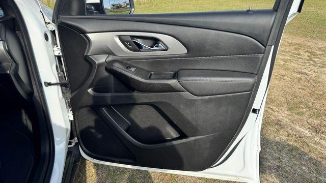 used 2023 Chevrolet Traverse car, priced at $26,877