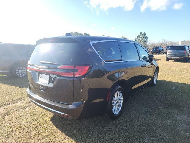 used 2023 Chrysler Pacifica car, priced at $24,711