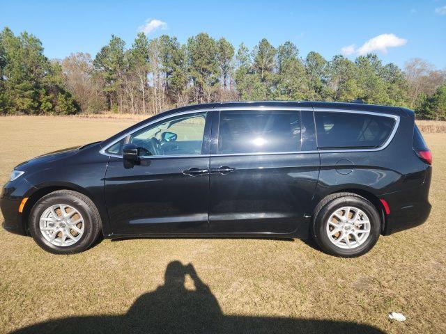 used 2023 Chrysler Pacifica car, priced at $24,711