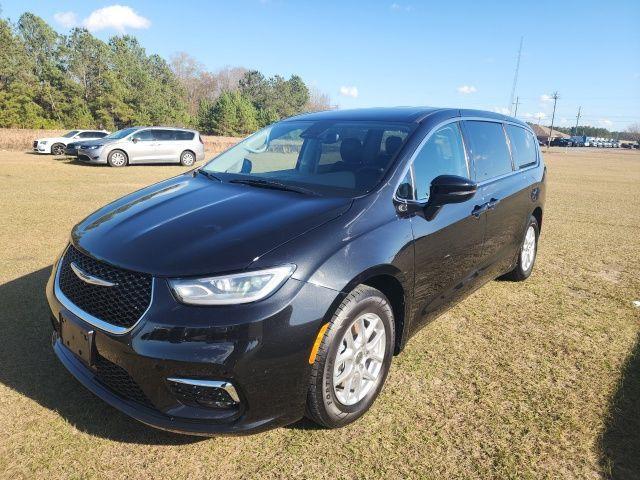 used 2023 Chrysler Pacifica car, priced at $24,711