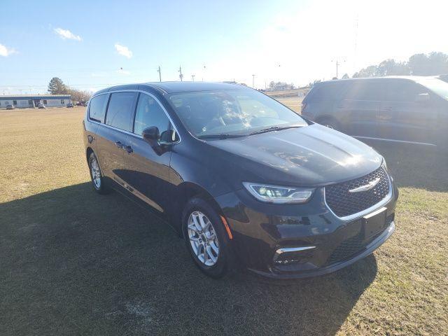 used 2023 Chrysler Pacifica car, priced at $24,711