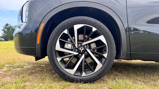 used 2022 Mitsubishi Outlander car, priced at $25,987