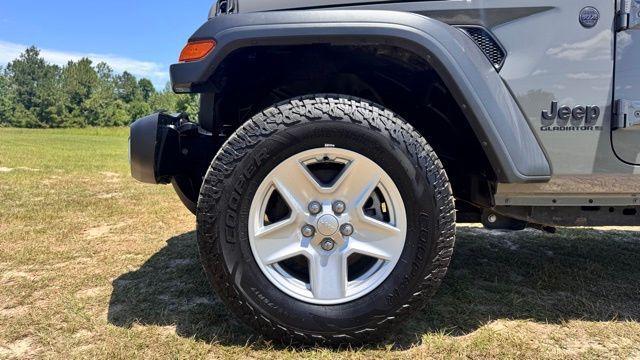 used 2023 Jeep Gladiator car, priced at $30,587