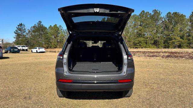 new 2025 Jeep Grand Cherokee car, priced at $38,911