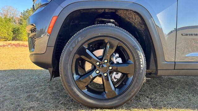 new 2025 Jeep Grand Cherokee car, priced at $38,911