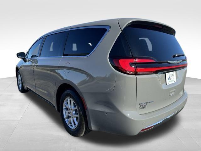 new 2025 Chrysler Pacifica car, priced at $47,426