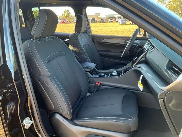 new 2025 Jeep Grand Cherokee car, priced at $33,473