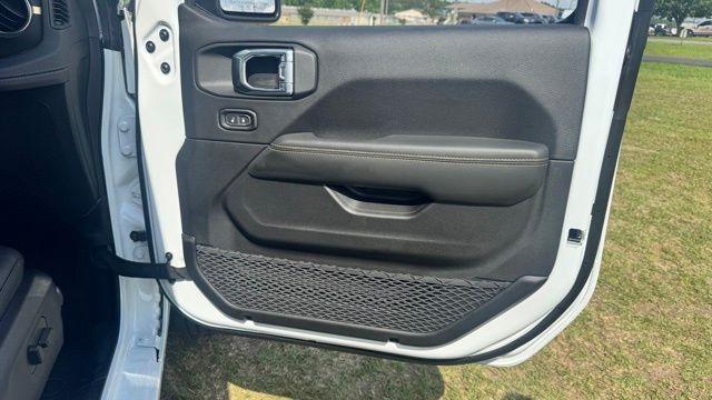 new 2025 Jeep Wrangler car, priced at $57,314