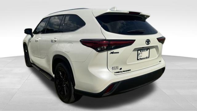 used 2021 Toyota Highlander car, priced at $28,487