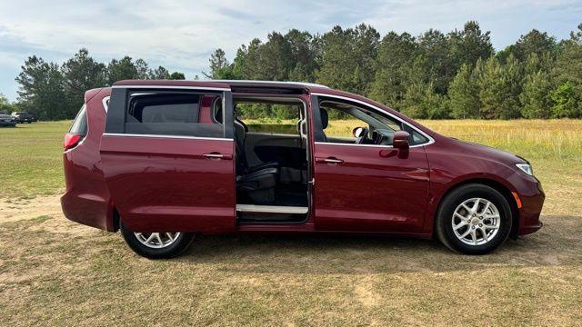 used 2021 Chrysler Pacifica car, priced at $17,987