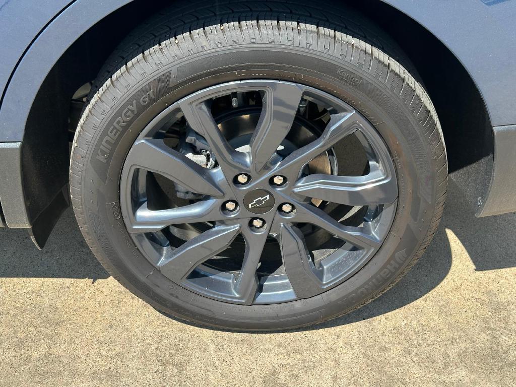 used 2024 Chevrolet Equinox car, priced at $33,900