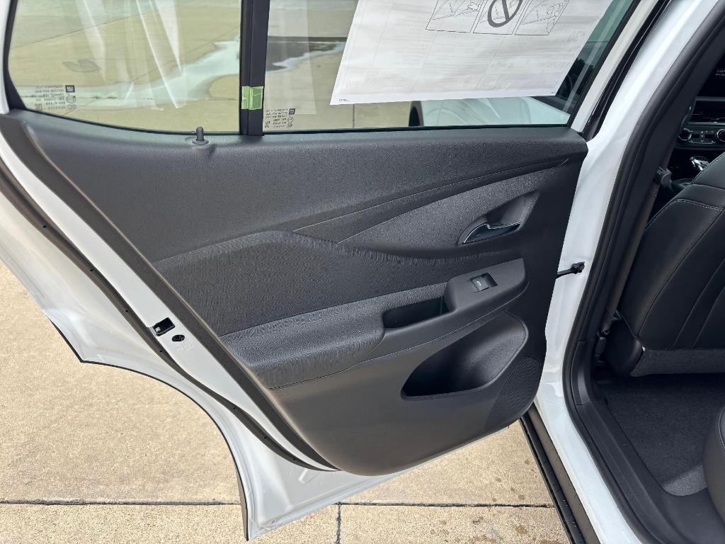 new 2025 Buick Envista car, priced at $27,380