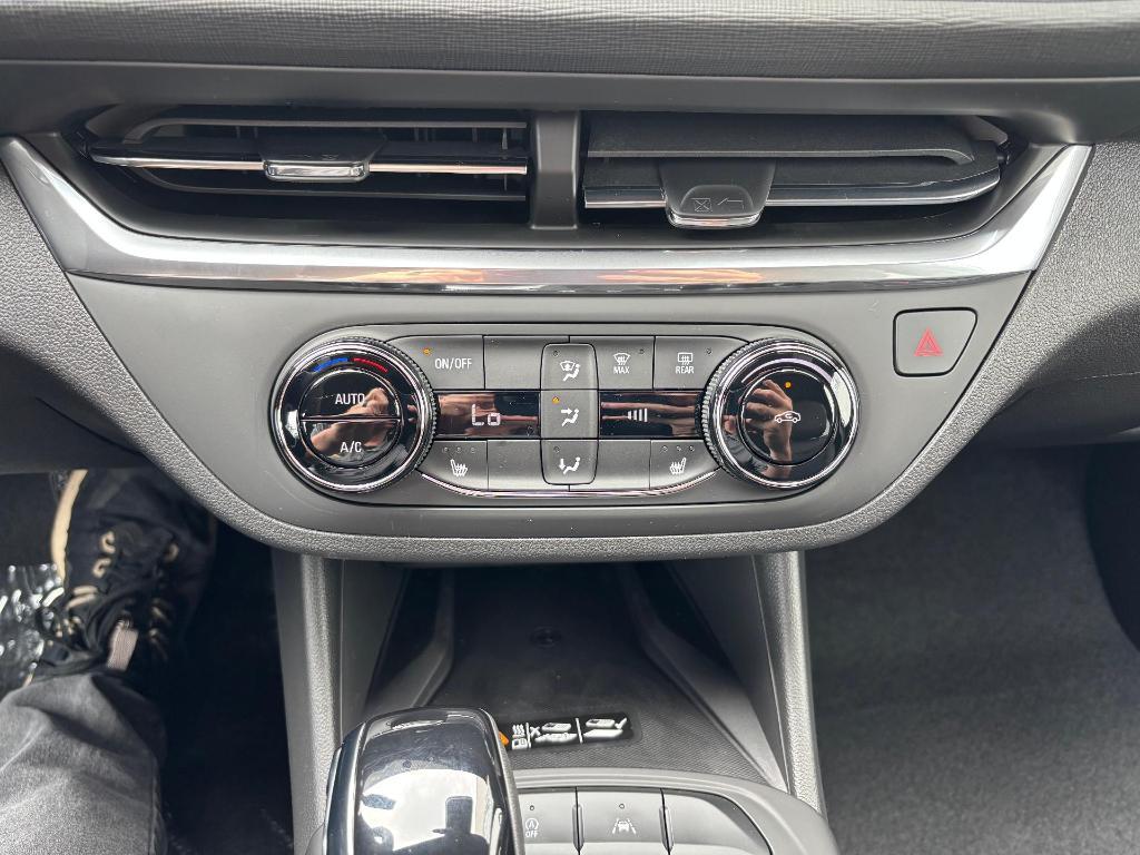 new 2025 Buick Envista car, priced at $27,380
