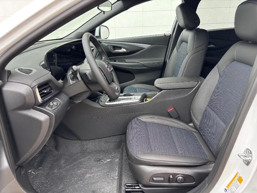 new 2025 Buick Envista car, priced at $27,380