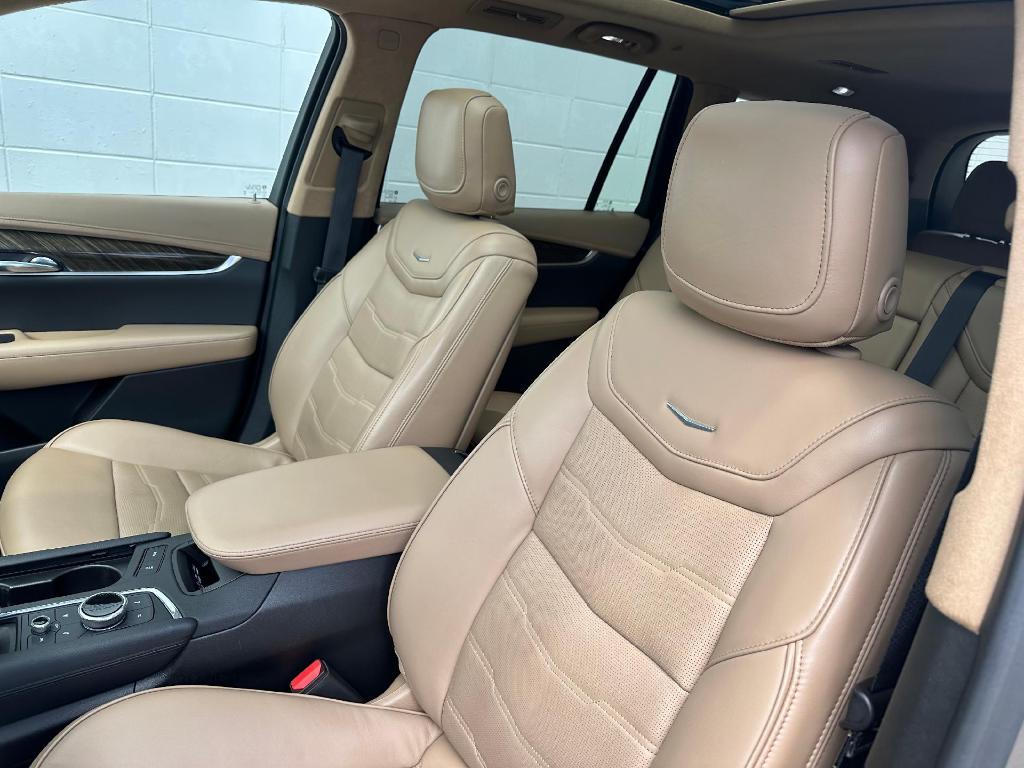 used 2022 Cadillac XT6 car, priced at $34,900