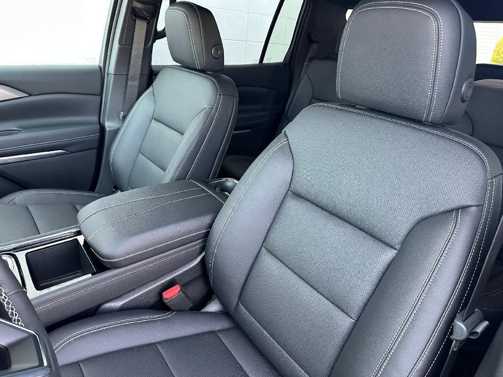 new 2026 Chevrolet Traverse car, priced at $46,920