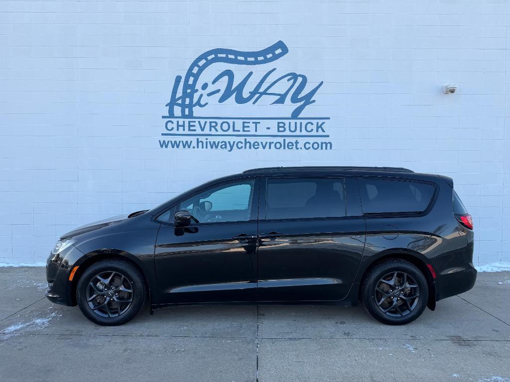 used 2018 Chrysler Pacifica car, priced at $17,900