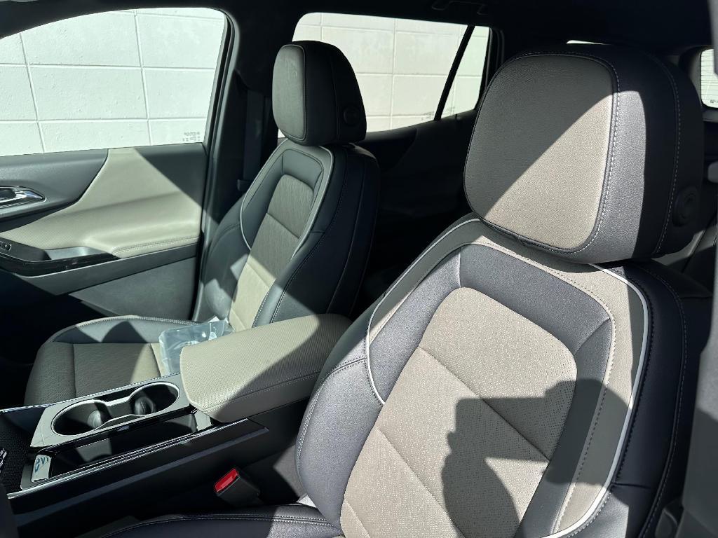 new 2025 Chevrolet Equinox car