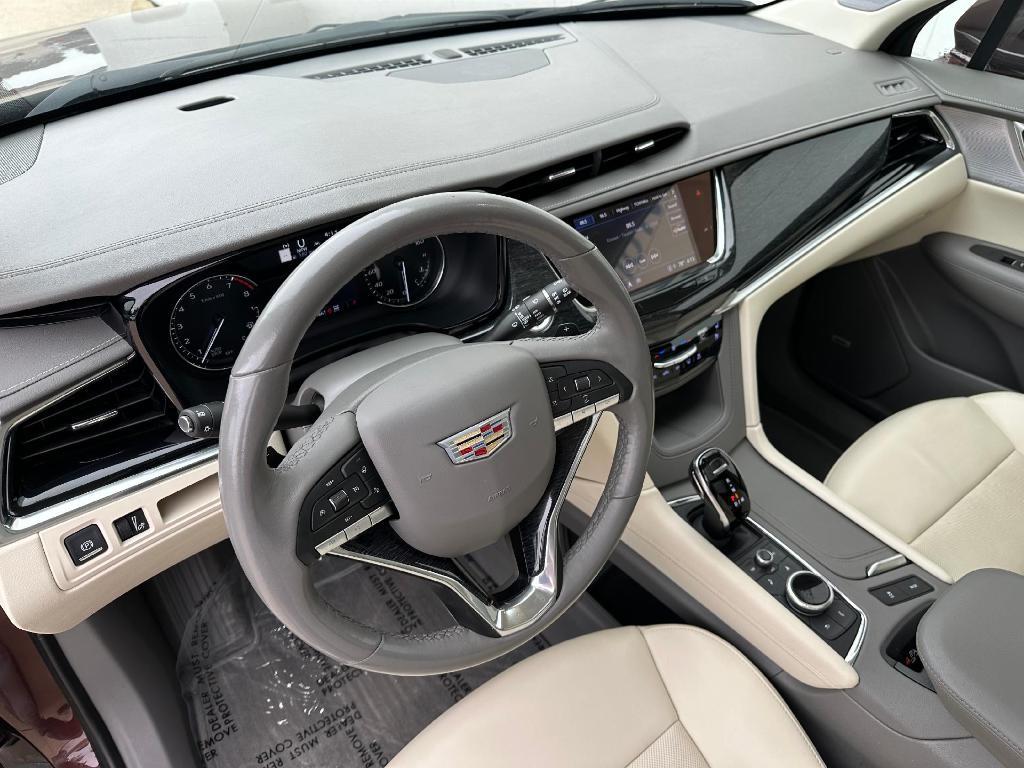 used 2022 Cadillac XT6 car, priced at $35,900