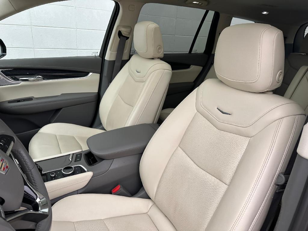 used 2022 Cadillac XT6 car, priced at $35,900