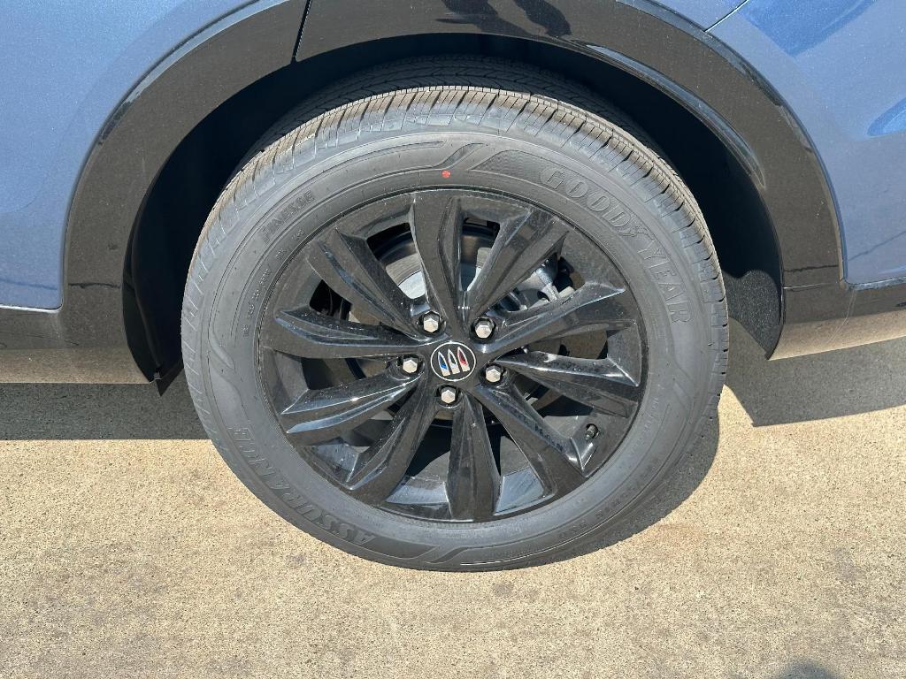 new 2025 Buick Envista car, priced at $29,275