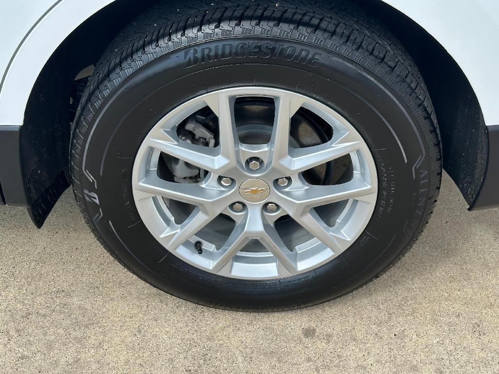 used 2024 Chevrolet Equinox car, priced at $27,900