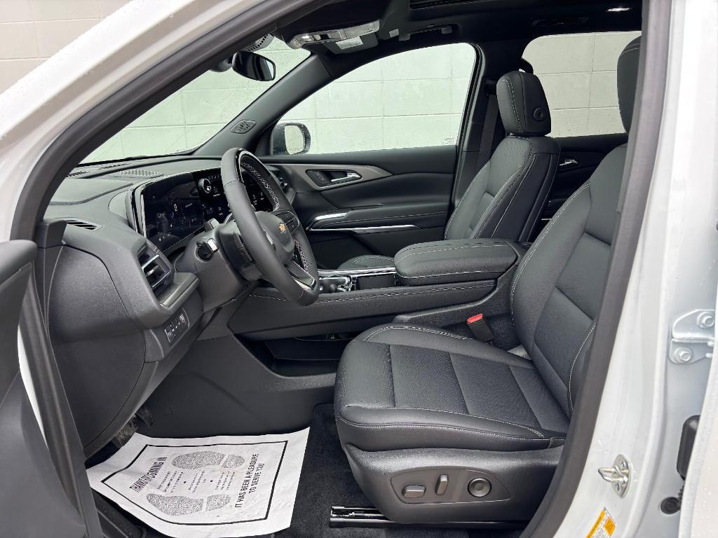 new 2025 Chevrolet Traverse car, priced at $52,429