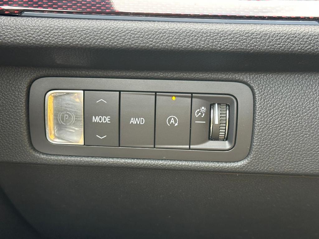 used 2025 Chevrolet Traverse car, priced at $53,900