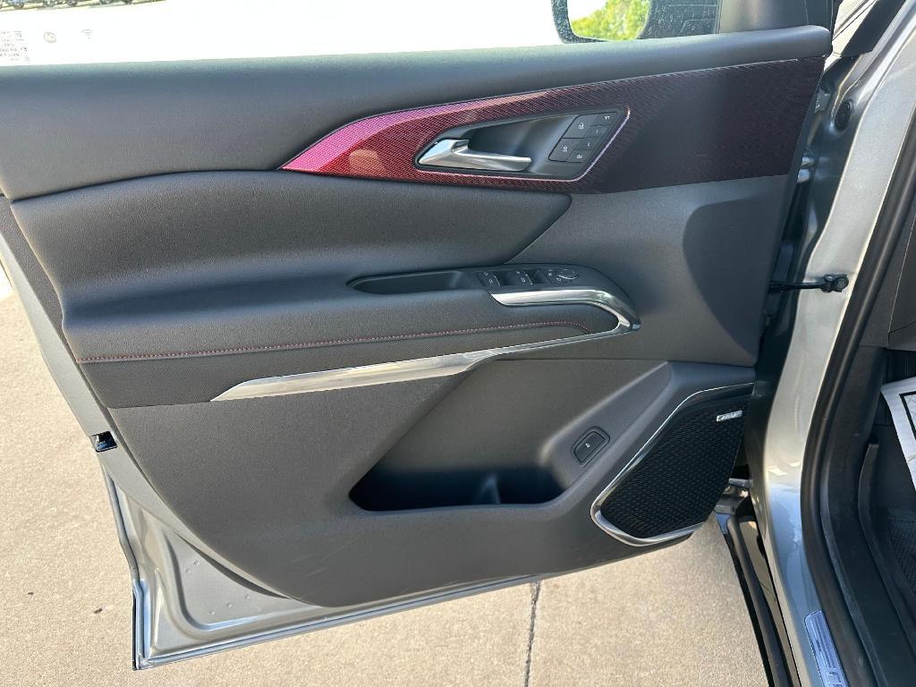 used 2024 Chevrolet Traverse car, priced at $52,900