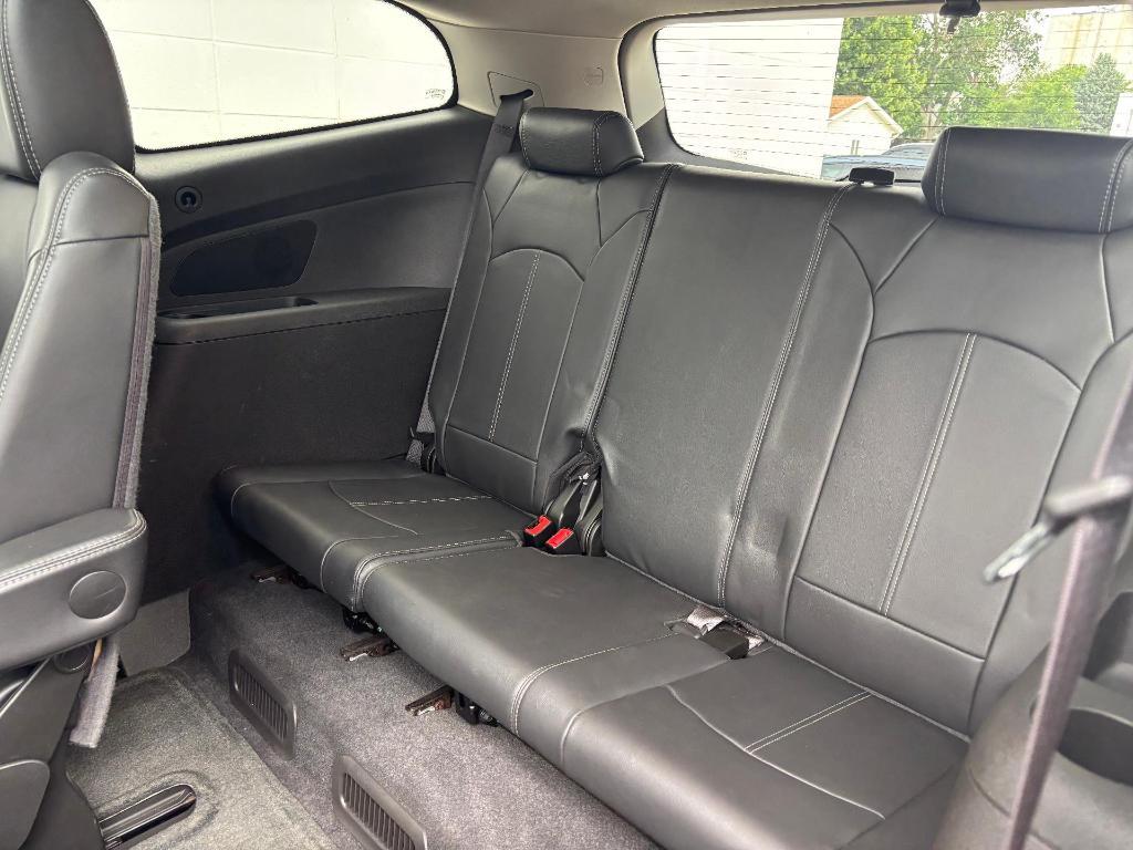 used 2014 Chevrolet Traverse car, priced at $13,900
