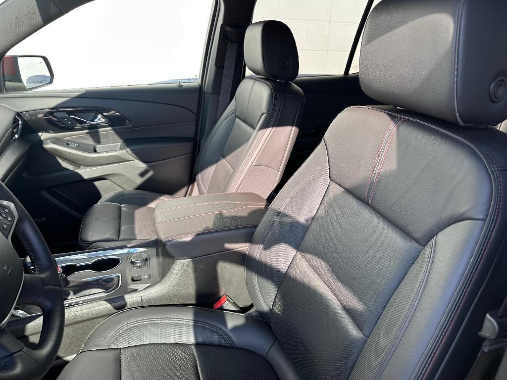 used 2022 Chevrolet Traverse car, priced at $34,900