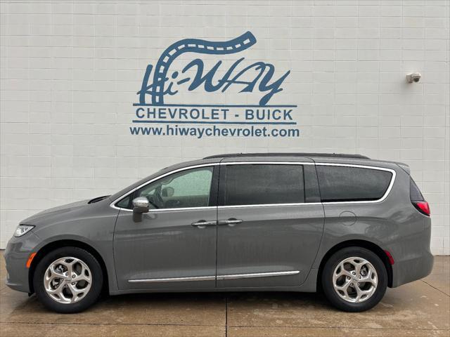 used 2022 Chrysler Pacifica car, priced at $27,900