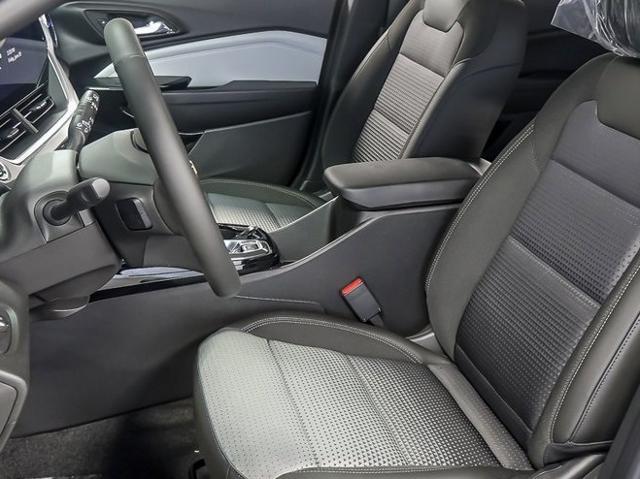 new 2025 Chevrolet Trax car, priced at $24,400