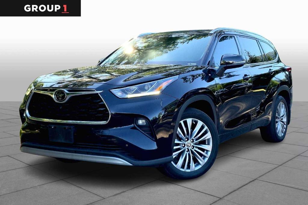 used 2021 Toyota Highlander car, priced at $33,348